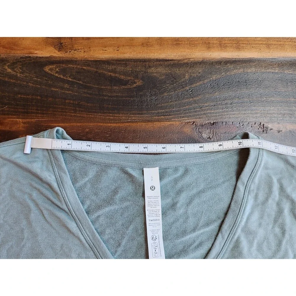 Lululemon NWOT Oversized Cropped Long Sleeve Sage Green Sweatshirt Sz Small